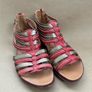 Ronsports Margie Red & Bronze Leather Roman Sandals with Zipper at Heel. Size 7